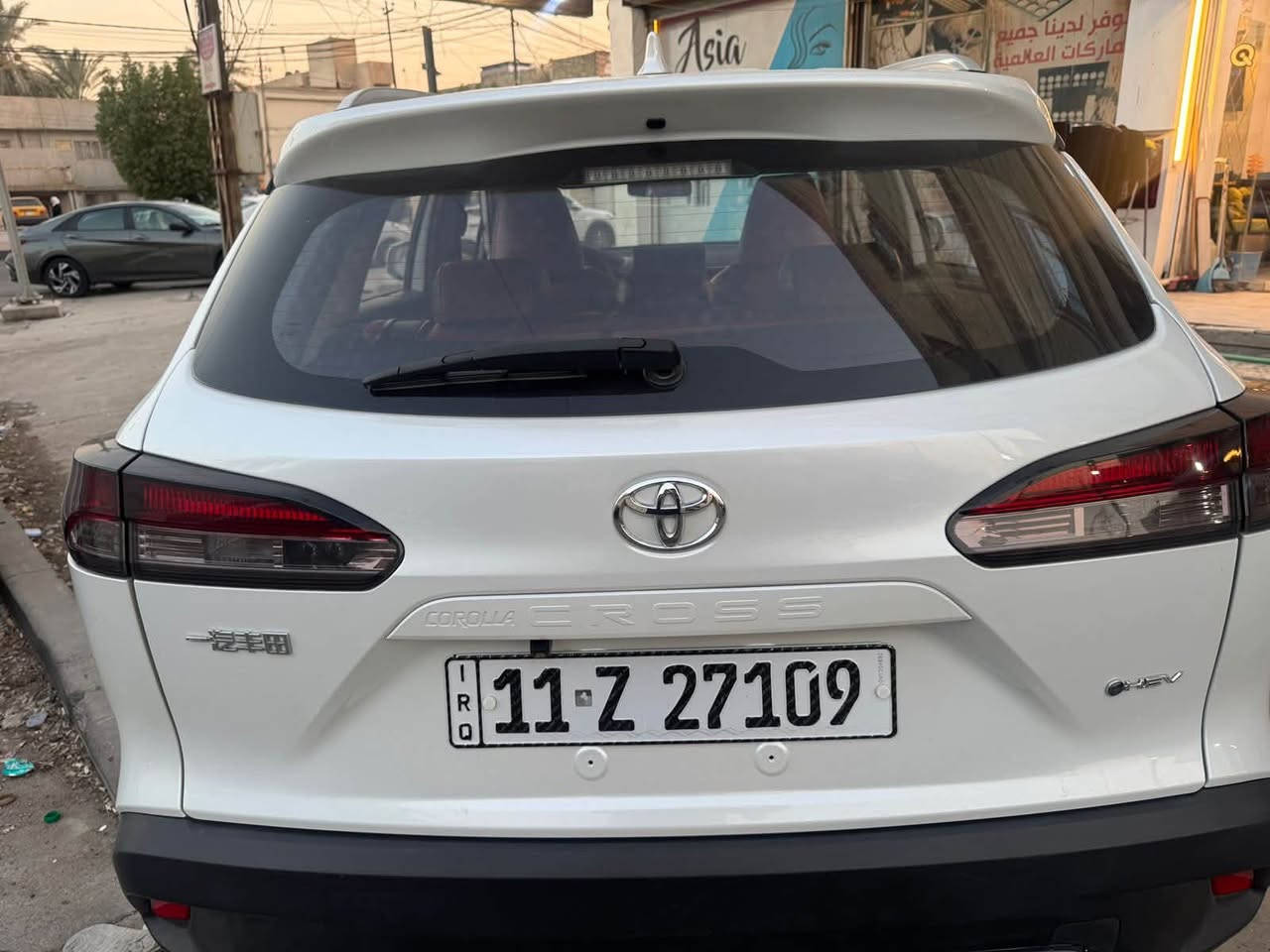 كورلا  كروز موديل 24 مكفولة من الصبغ والبارد عدا شخطين بالباب الخلفي مثل ما موضح بالصورة 
داخل لون احمركشن كهرباء كامرة سلايد وباقي المواصفات المعروفة للكروز. ماشية حاليا 36000 الف كيلو قابل للزيادة.للاستفسار الاتصال الرقم 
*********** 
السعر 17000 دولار
