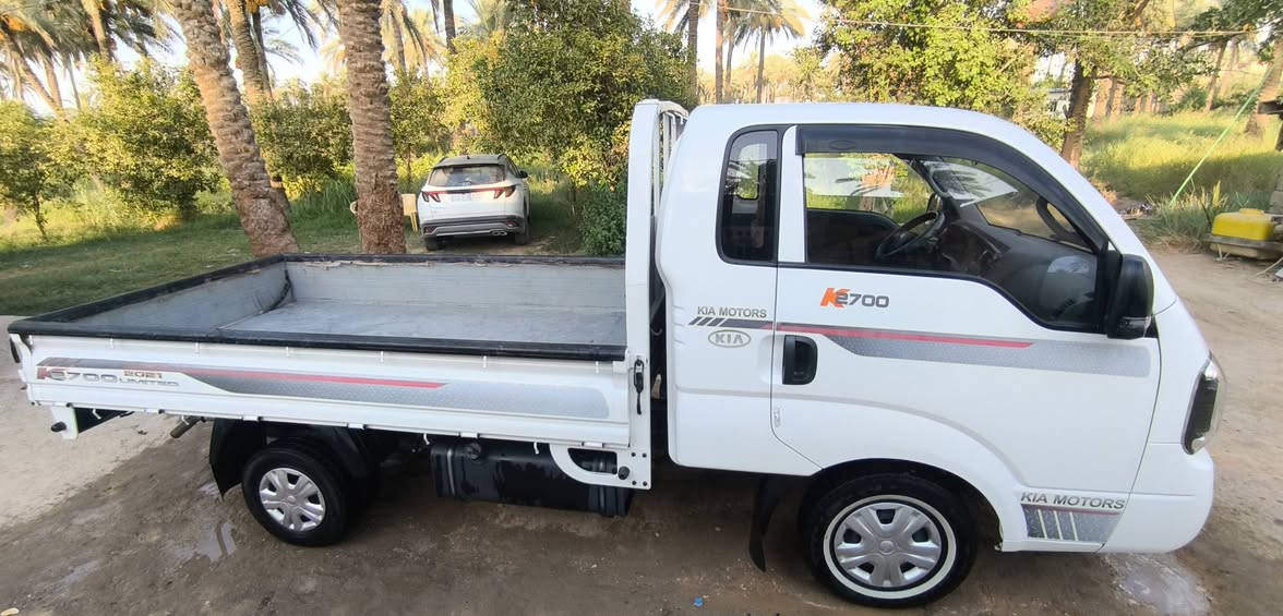 كيا بنكو 21 مكفوله رقم بغداد هزه وسنويه جدد و بأسمي بوضع الشركه محرك كير تبريد حداديه كوله شركه لابخار لا صرف كفاله ولا مفتوح فول مواصفات كشن جلد كاميرا وحساس نظام ABS دبل إرباك تبريد ثلج كامله استخدام شخصي مكاني بابل 138سعرها 
بيع او مراوس فديو موجود للتوضيح 
***********
***********
