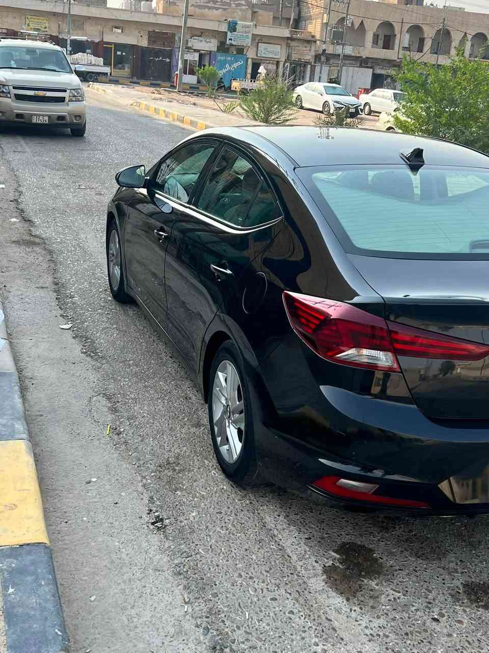 سلام عليكم سيارة النترا ٢٠٢٠  ماشية ٩٤ الف   بنيد وجاملغ وباب السايق مصبوغ. سيارة جديدة على ايدي من الي جبتها من الامارات ما متعوبة سيارة جديدة ما مبدل بيها شي على البلاد مال جناي السيارة معوقين بعد شهر وتتحول باسم المشتري السعر ١٢٠ مكان السيارة البصرة للاتصال او واتساب ***********
