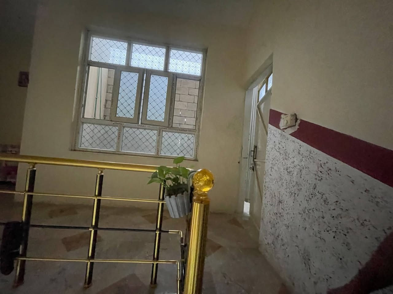 دار سكن للبيع ملك صرف مساحه 100 متر السعر مناسب ب90 مليون موقع مميز شارع 20 حاليا مؤجر يرهم استثمار اوسكن خدمات كامله مي كهرباء مجاري انترنيت شارع شبيس  حاليا الموقع قرب جامع عمر بن عبد العزيز مدارس قريبه عليه
كما موضح بلصور والفيديوهات استفسار خاص اتصال عل رقم ***********
