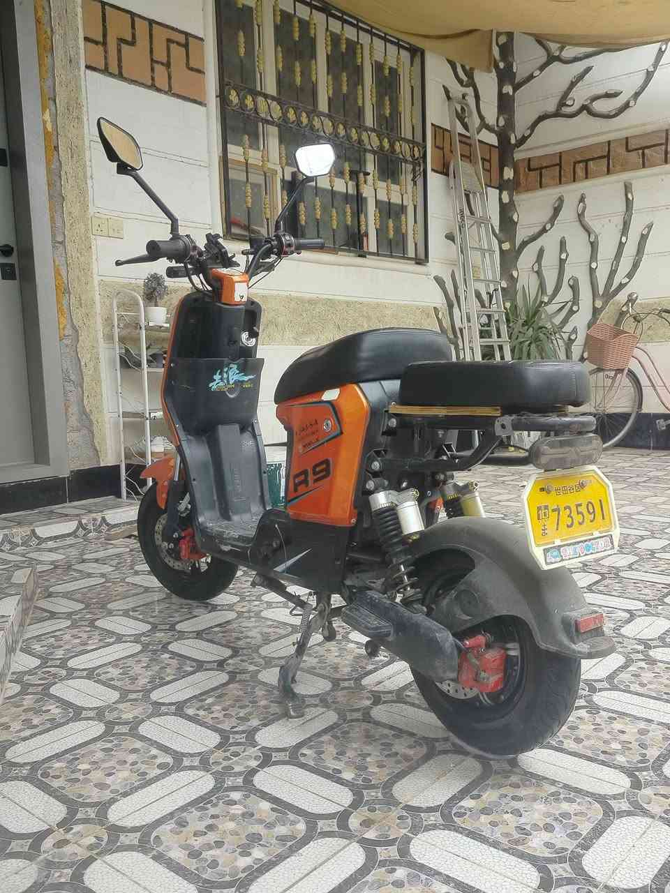 R9 • نضيفه • بطاريات جديدة