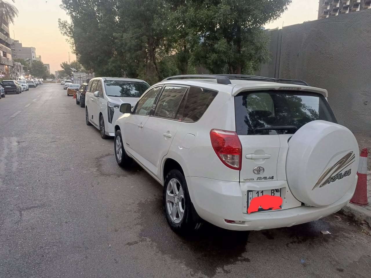 تيوتا راف فور موديل 8 مريكي محرك 6بلادي تبريد شغال رقم بغداد بسمي سياره صبغ عام بدون دواخل أسعر 90  مكاني بغداد ***********
