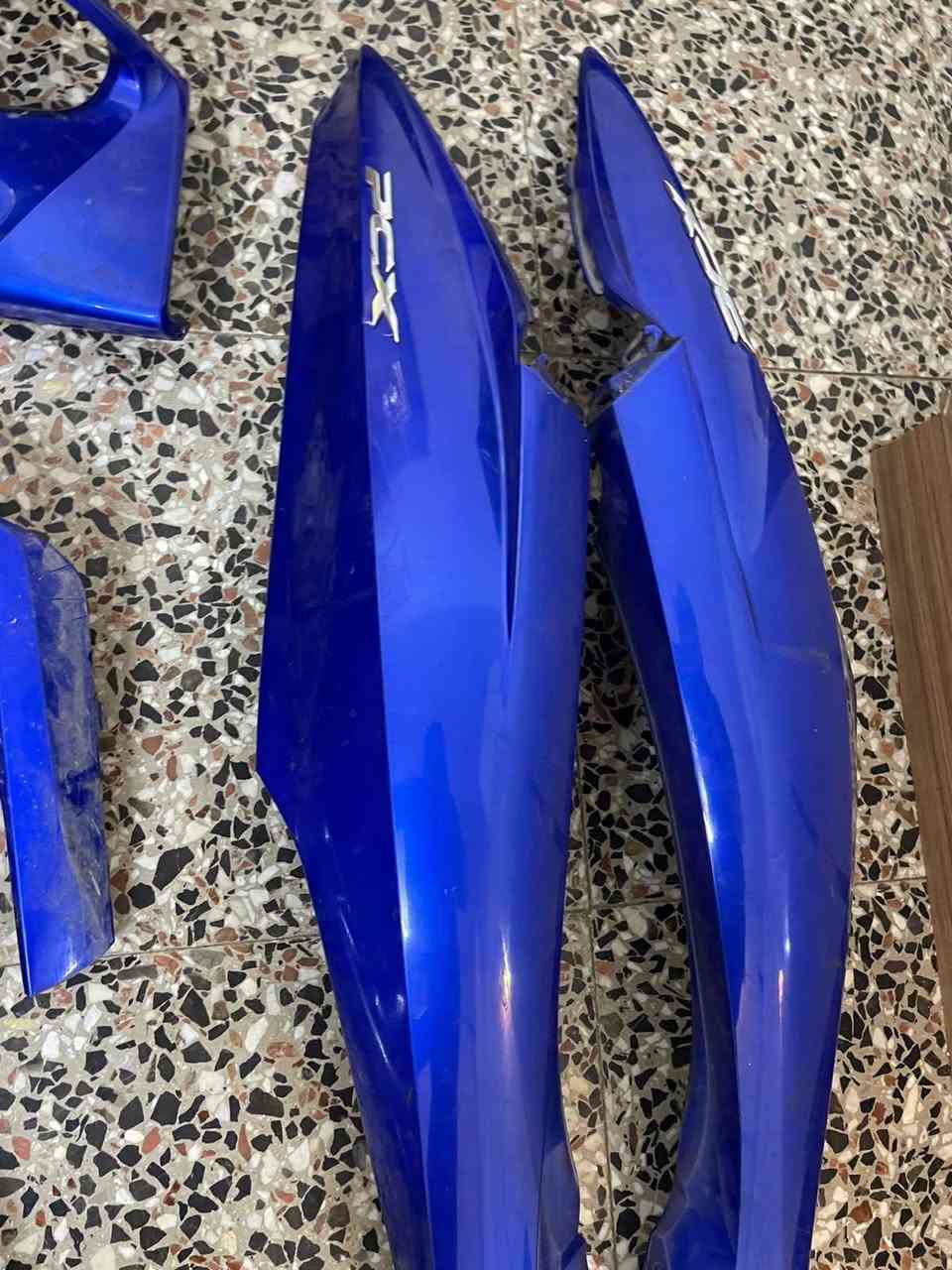 كفرات بيسي اكس جيل اول اصليات يابانيات كفالة نضافه ٩٠ بلميه نقص بس تريشه يم الستاند مكسورة نص بس فقط سعر ٢٠٠ وبيهن مجال عنواني بغداد جديدة ***********
