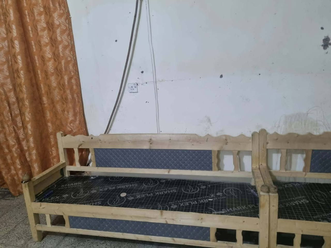 قنفات جداد عدد ٢ سعر مناسب مكان حله شارع الاطباء قرب البلديات شراي يتصل على رقم بالمنشور مكلفه مااكدر رد على تعليقات لن محضوره حله شارع الاطباء قرب البلديات

نص مكتوب في الصور:
- +964 787 783 4081