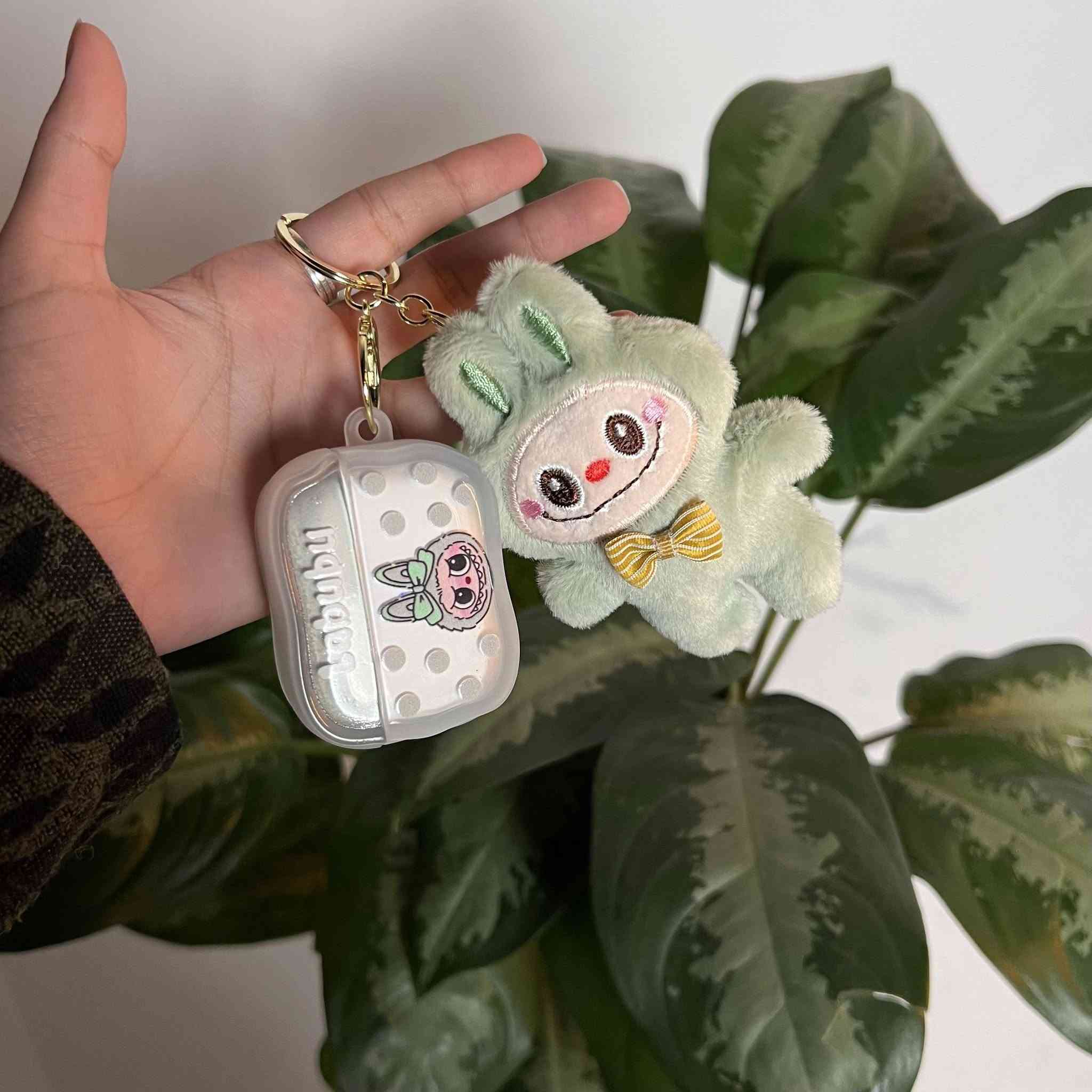 🎧🐰 سماعات Labubu GT-21 مع دمية Plush لطيفة!

تشغيل تلقائي عند فتح العلبة 🎶
ميدالية قابلة للتعليق بالمفاتيح أو الشنطة 👜
تصميم كرتوني جميل يناسب الجميع 💖
سهلة الحمل وعملية للاستخدام اليومي 🔋
