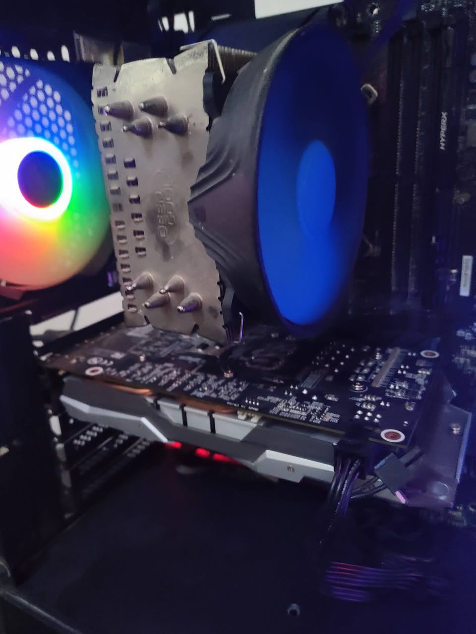 السلام عليكم pc لبيع السعر 450
المعالج i5 6500

البورد B150 gaming m3

الكرت GTX 1060

الرام هابير إكس 16GB DDR4

التخزين ssd 128+Hdd500

البور من MAS 650w

الكيس 4 fan RGB
