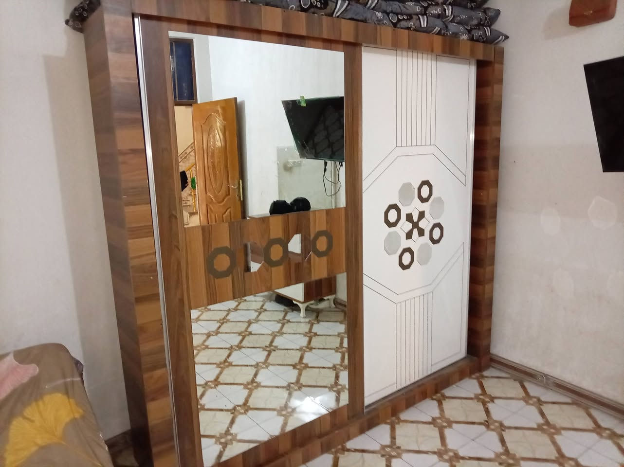 سلام عليكم غرفه تركي للبيع ستعمل قليل السعرمناسب جربايه + كنتوا سلايت + ميز تواليت  العنوان حله طهمازيه الشراي هذا رقمي بي واتساب ***********
