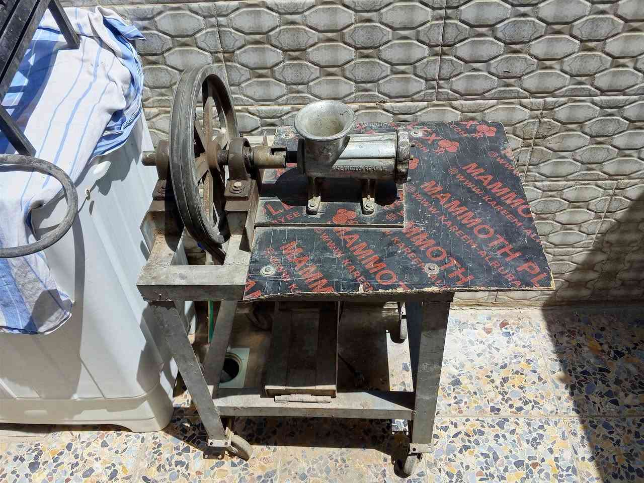سلام عليكم عندي براد ومكينه ثرم فلافل مناسبات للستفسار***********

