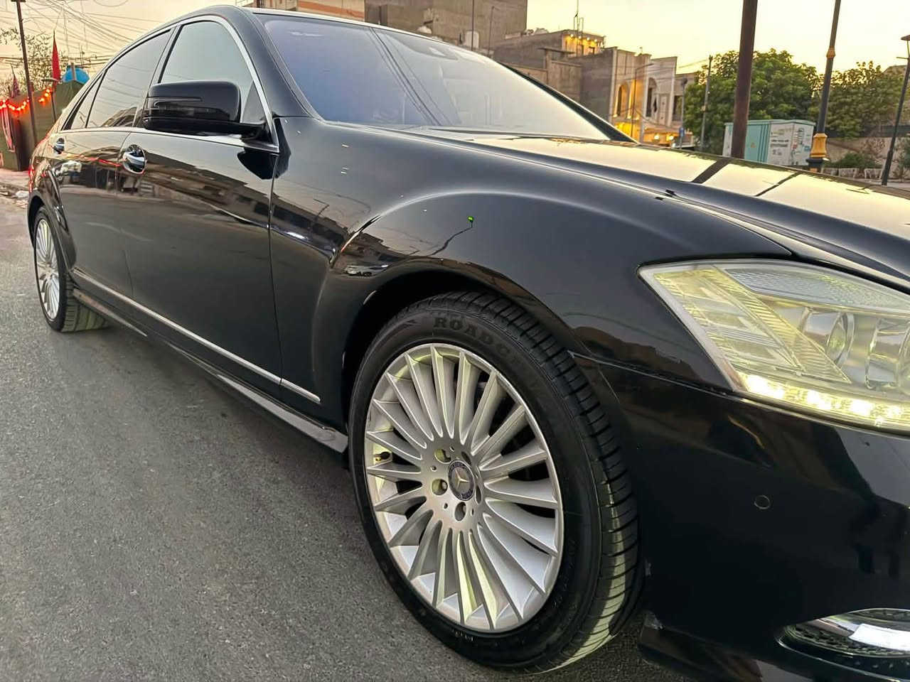 Mercedes-Benz S550 2010
فول مواصفات شنو البالك بيها معروفه مواصفاتها
الماني وارد الماني 🇩🇪
بيها كلير من المانيا قطعتين جاملغ وبنيد
ماشيه 200 الف كيلو 
السعر 210 
للاستفسار ***********
بغداد حي الجهاد
