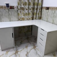 ميز زاوية • تركي ابيض • ١٦٠×١٢٠ سم