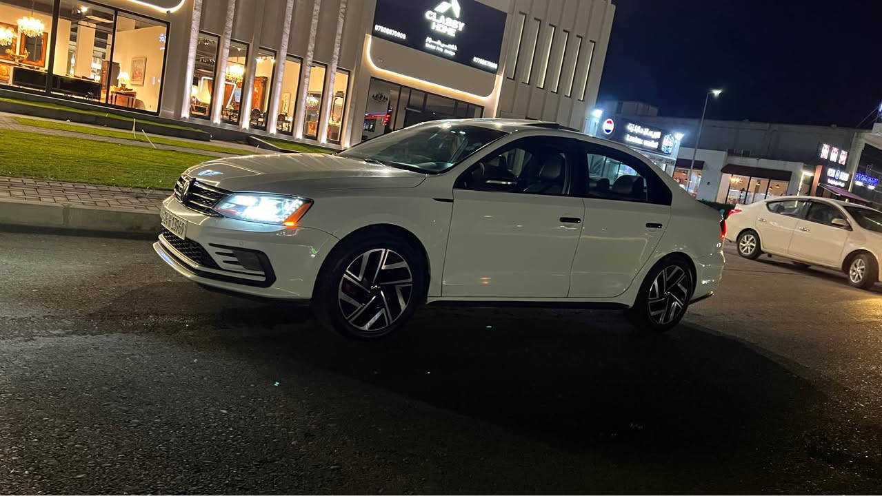 Jetta GLiفوول فوول مواسةفات هةموو شتي بةشةرت سيستةمي گزوز سپورتي لةسةرة 
سلايت
كوشن جلد و هيتةر 
سةماحة BOOS
3 گير پاڤل شةفتي سوكان تةحكوماتي سوكان
پشت و پئش كةپس 
گئر  مةكينة. بةشةرت 
سةنةوي نوئية هةتا ٢٠٣٢ دينار مةسرةفي نية 
سةيارةكة دةرگا و چاملغي بؤياغة تؤزةك ناو دةرگةي گرتية هةموو شتي بةشةرت بئ مةسرةف و مالي گةنجان (سعر١٠٨) و كةمةك ماجاليشي تيداية  تةلةفون ***********/***********/*********** أربيل, العراق
