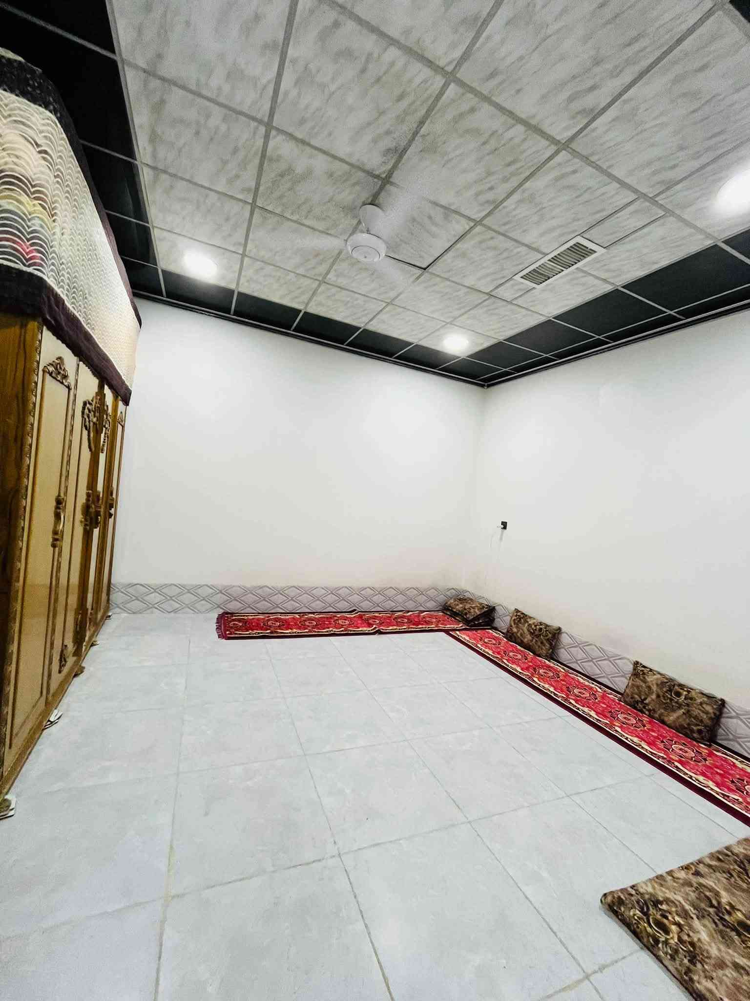 السلام عليكم
دار للبيع بسعر مناسب جدا 
موقع الدار حي سومر ع سايدين منطقه 112 مباشر مقابل الدار حديقه وسايدين 
المساحه 130 متر واقع حال بل سند 100 متر 
واجه 10 متر النزال 13 متر 
الدار طابقين يتكون اربع غرف نوم وهولين استقبال ومطبخ وصحيات 
والدار بي درايج خارجيه 
بناء الدار 2025 حديث 
ملك صرف سند طابو الزهور
مواصفات الدار جبسن بورد وسيراميك وسقوف ثانويه وابواب تركي 
السعر 105 وبي مجال بسيط 

 للاستفسار او مراجعه مكتب المهند لتجاره العقارات 
عنوان المكتب في حي سومر قرب التقاطع الثاني 
او الاتصال ع الارقام التاليه 
***********مهند 
***********مهند
