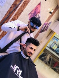 كرسي إيجار • محتاج حلاق • راسل واتساب