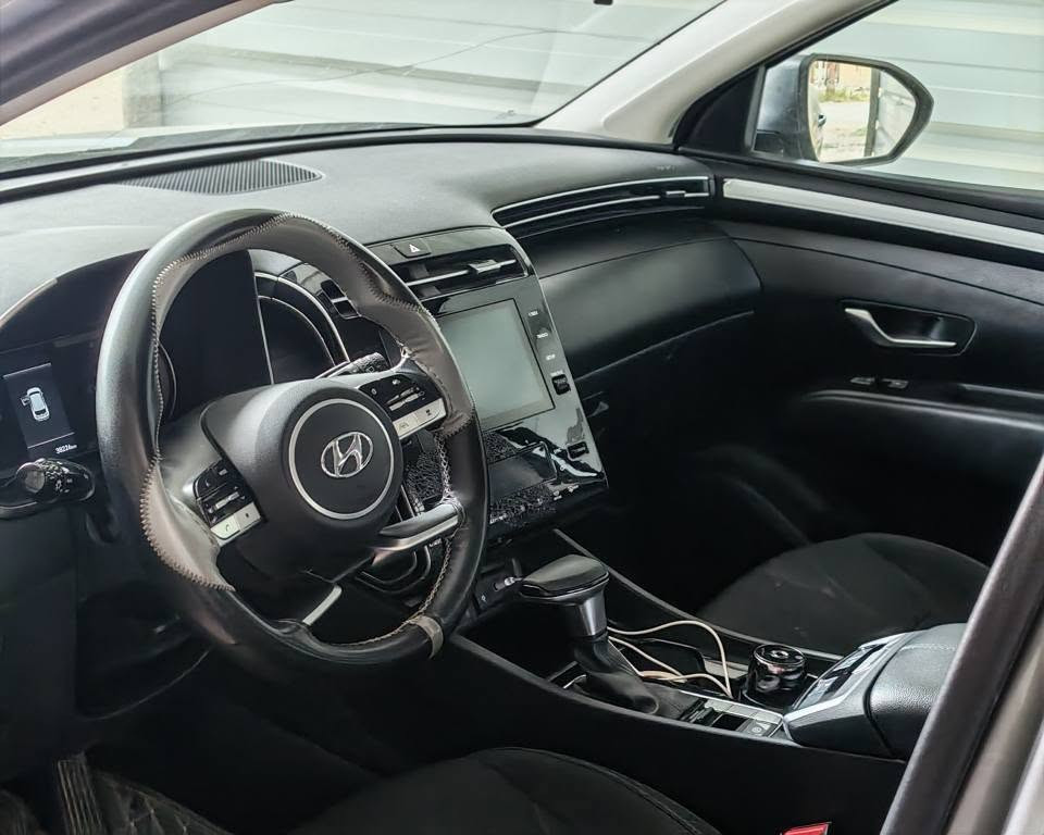 السلام عليكم 
للبيع توسان 2024 وارد أمريكي 
رقم واسط انگليزي بأسمي 
حادثها قبق جنطه مصلح بدون تبديل 
ماشية 38
السيارة فول بصمة رادار 
وباقي المواصفات المعروفة 
السعر 182 وبيها مجال للشراي 
للاستفسار الاتصال ع الرقم 
*********** ناصرية, ذي قار
