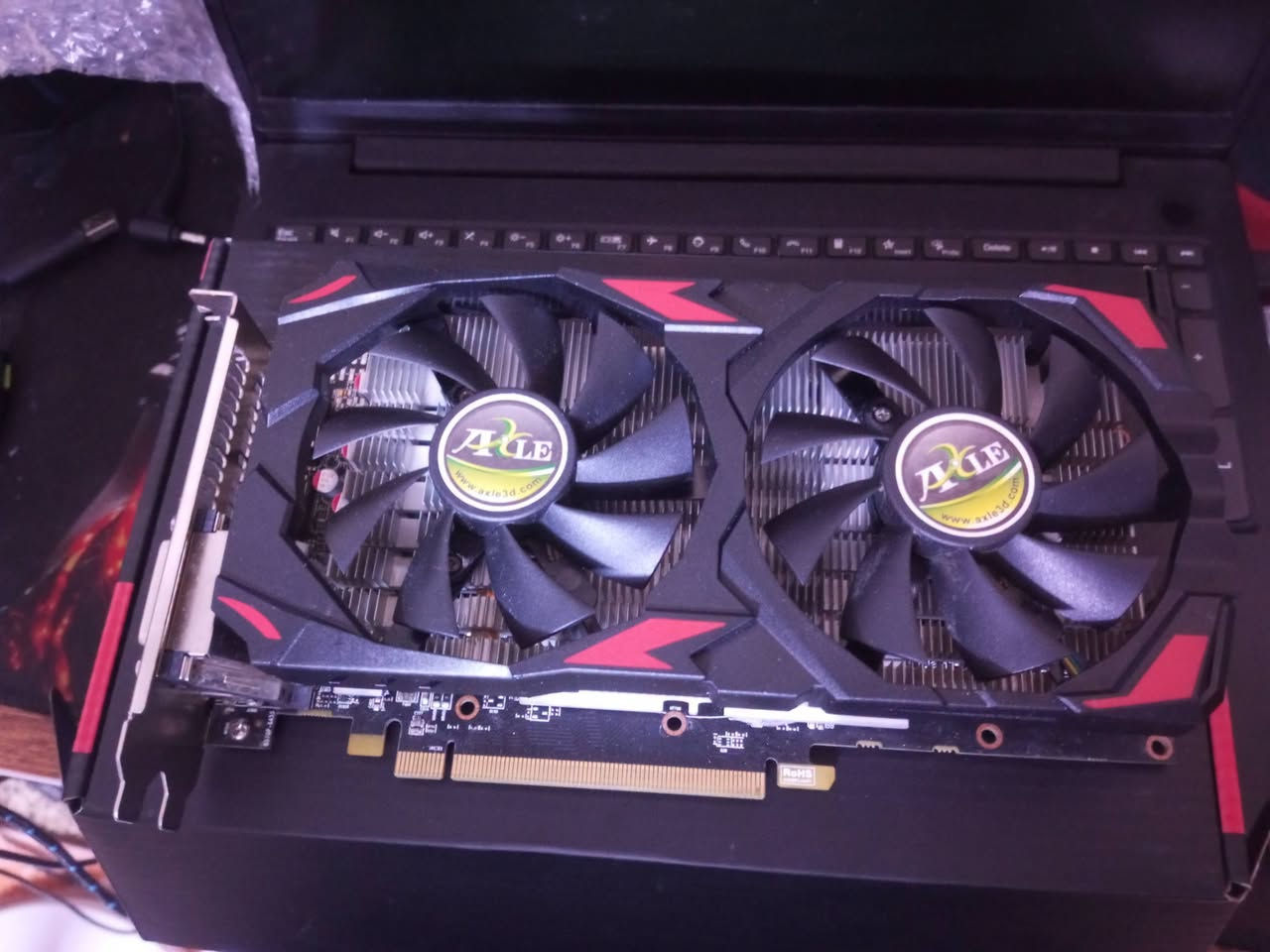 سلام عليكم 

توفر كرت شاشة 
RX580 8gb Axle (مجدد) 

تحت ضغط توصل حرارتة 70

كارت نظيف ويجي ويا ضمان فحص 

سعر كرت 100 الف مع توصيل

يوجد توصيل لجميع محافظات العراق 

مكاني ديوانية حي جزائر 

للاستفسار على الخاص
او 
الواتس اب فقط: 
***********

نص مكتوب في الصور:
- 2.10.2.0
- ng...
- %
- 60000 ms
- , avg: 55
- 00:00:27
- 1514
- 13.987 ms
- 1920 x 1080
- Off
- K 580 2048SP
- Core Profile Context 23.9.1.230821
- RX 580 2048SP
- DEV:1002-6FDF SUB:1002-831 REV:EF
- 54° C
- 3% (386 MB)
- 1141 RPM (0%)
- core: 1250 MHz - mem: 1750 MHz (7.0Gbps)
- FURMARK
- 10 2.0 build Oct 26 2025@07:47:52