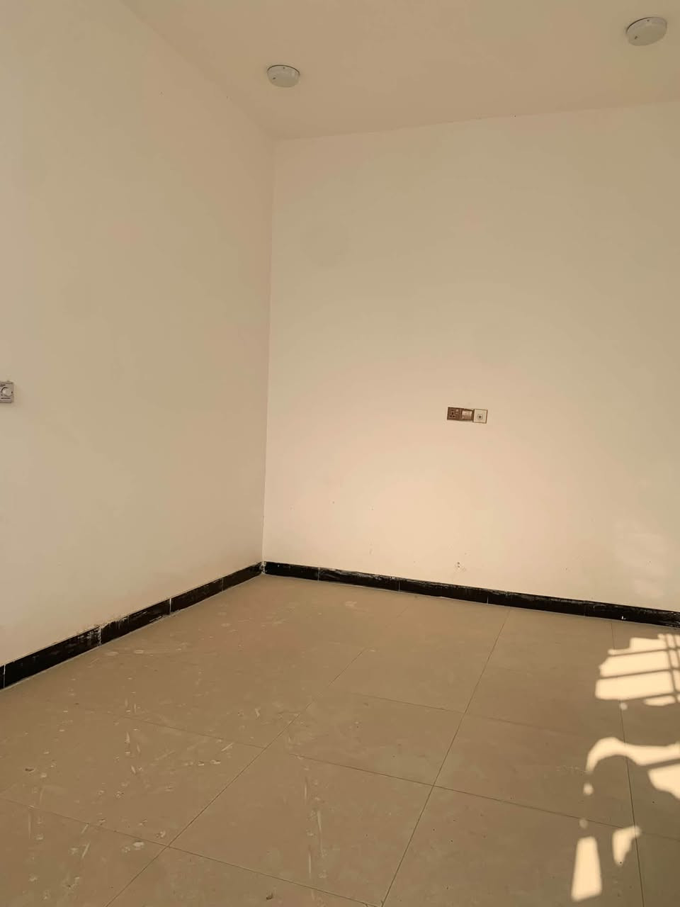 سلام عليكم بيت طابو زراعي سند ٢٥ بكيعان حجي هندي بيت بناء جديد كله بي غرفه وبراني وصاله ومطبخ وحمام داخلي وخارجي بي منضومه كهرباء بنيان طابوك كونكريت مسلح بيت نضيف كلش مساحه 100متر
سعره #♦️٥٧ بي مجال قليل 
رقمه صاحب للبيت ‭***********
@إشارة
