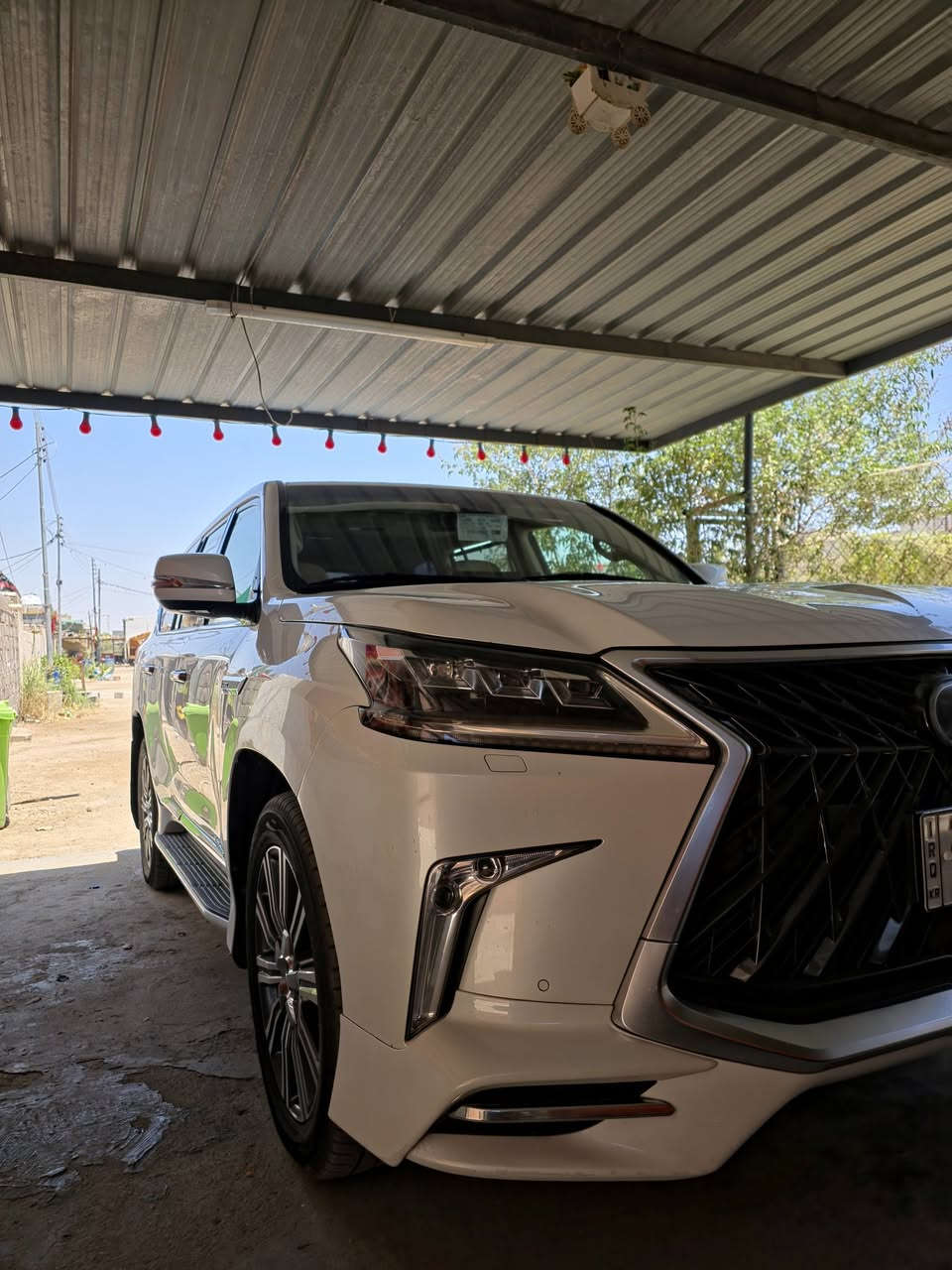 لكزس (Lexus) خليجي فول لوفول
كامله معه جهاز کار بلي 
دوسات حوض اصليات ضد لمي لسياره ماشيه قفط 90 الف لسياره كفاله عامه ماعده صبعين بارد بلمدكر الامامي الايمن ما يبين ولباقي كله كفاله شخط مابيها لسياره ما متعوبه نضيفه
لوك
الفئة: 570 LXسنة الصنع : 2017
المحرك 8 سلندر (8) ، سعة 5.7 لتر (5700 سي سي
القوة الحصانية: 383 حصان
ناقل الحركة أوتوماتيك 8 سرعات تبترونيك مع شيفترات خلف المقود)
نظام الدفع رباعي مستمر (4WD / 4x4) مع قفل دفرنشل 
رقم الهاتف ***********
***********+
السعر بي مجال قليل
