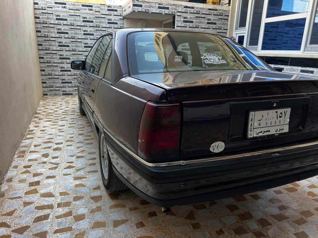 اوميكا للبيع موديل 1993محرك 20بلادي كير محرك طخم كلو شرط سياره بدون صبغ وكشر كدام العين السعر 41للستفسار ***********
