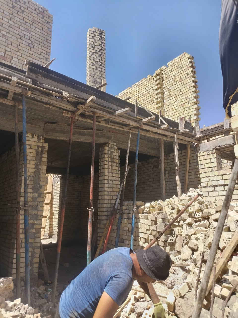 سلام عليكم مقاول عرض خاص هيكل بدون سقف 100 متر كرسته وعمل 15 مليون مع السقف كرسته وعمل 19 مليون *********** مكاني بغداد
