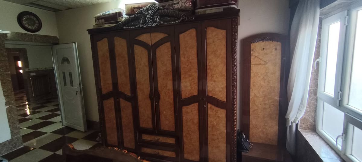 أثاث مستعمل بس نظافته تفتح النفس ✨
خشب أصلي وصاج، صناعة يدوية متقنة 👌
جودة وشغل مرتب يستاهل الاختيار ❤️
هردي عادل  — الذوق والجودة بكل تفصيل.
