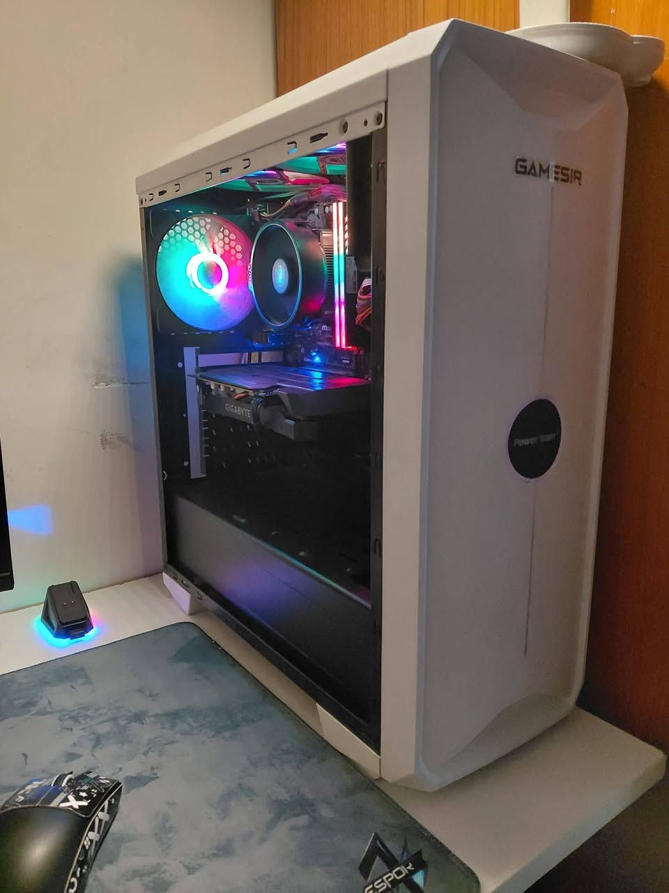 السلام عليكم... ب550 وبيها مجال بسيط
تجميعة للبيع مستعملة نضيفة القطع اخت الجديدة 
AMD Ryzen 5 2600X
NVIDIA GTX 1660 SUPER 6GB
MSI B450M-A PRO
16GB DDR4 بتردد 3600MHz
NVMe SSD سعة 512GB
PSU 550W
اداء كلش حلو ومناسب لاصحاب الالعاب 
مكاني :بغداد مدينة الصدر الشماعية 
رقمي :***********
