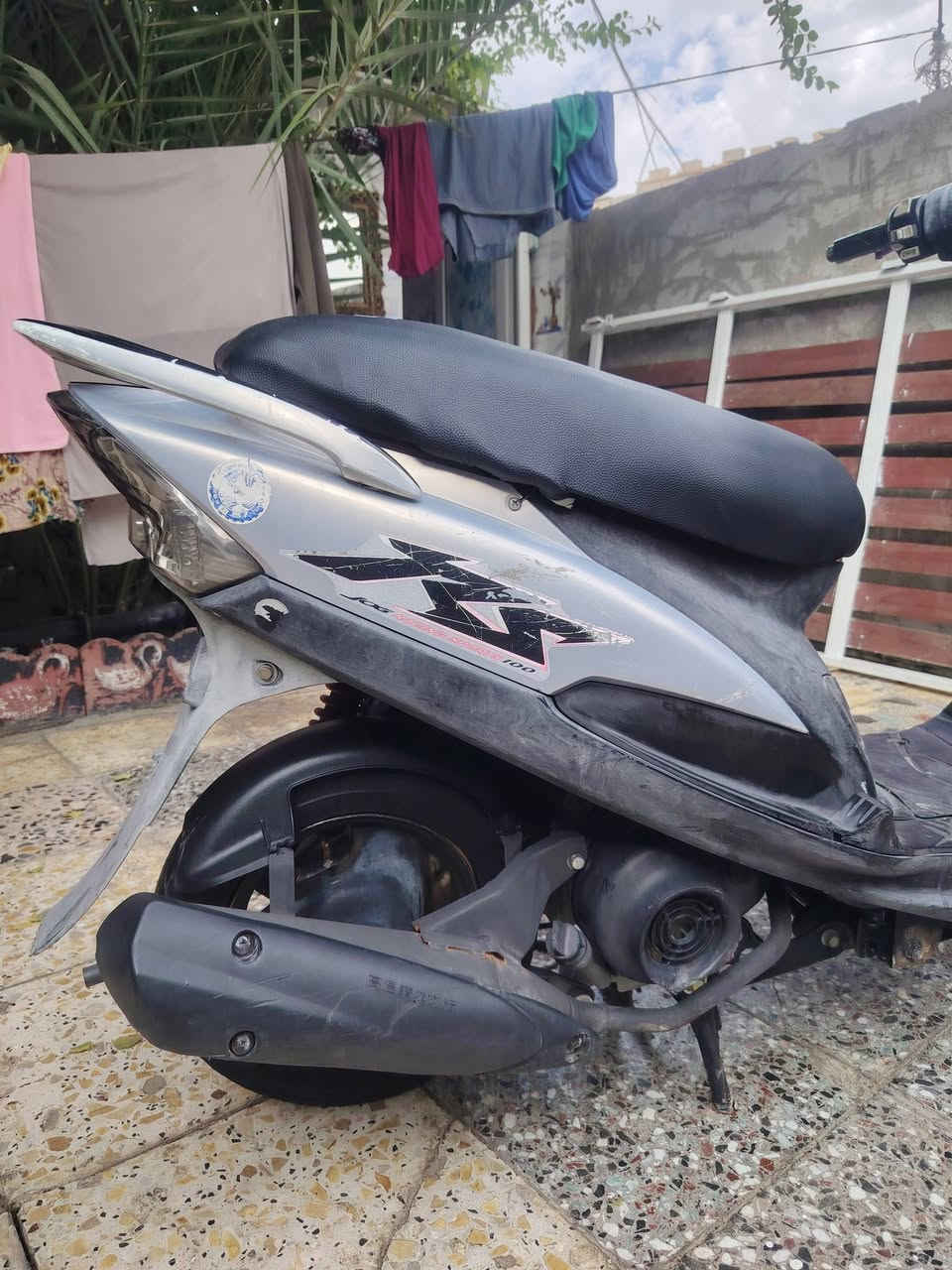 السلام عليكم دراجة ماكس عدل مكينه لا تبخير ولا تنقيص كهربيات كلهه شغاله سلف هندر قفل جنطه قفل استيرن كفرات اصليه مكانك بغداد حي النصر السعر 600
***********
