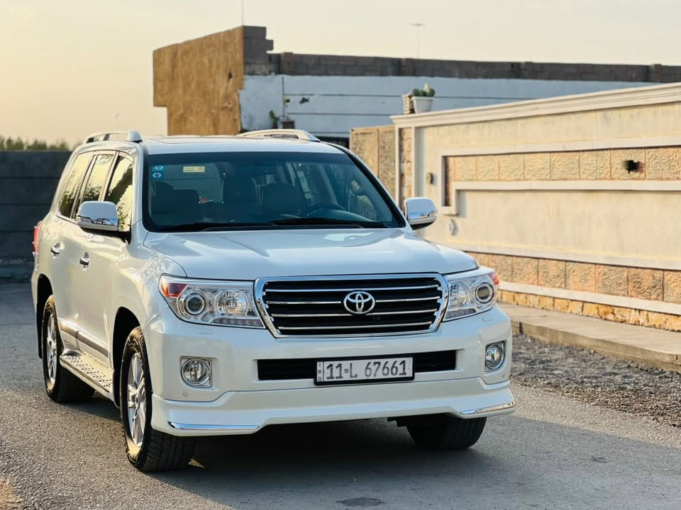 السلام عليكم 
لاندكروز 2013 ( GXR _ V8) للبيع ماشيه (126,000km) 

السياره مكفوله كفاله عامه حته من الشخط ... بيه بارد 4 اصابع فقطط بلباب الخلفي السياره المكينه والكير مكفولات 
كفاله عامه 
السياره فول مواصفات 
بصمه
فتحه
شاشه
حساسات امامي خلفي 
مري شفط 
تخم تاير اصلي 
داخل جلد اصلي 
ثلاجه
تبريد ثلج

السعر / 34,000 دولار 
يعني 3 شدات و 40 ورقه . وبيه مجال للشراي 

العنوان / بغداد_اليوسفيه_ناحيه الرشيد 

***********
***********
