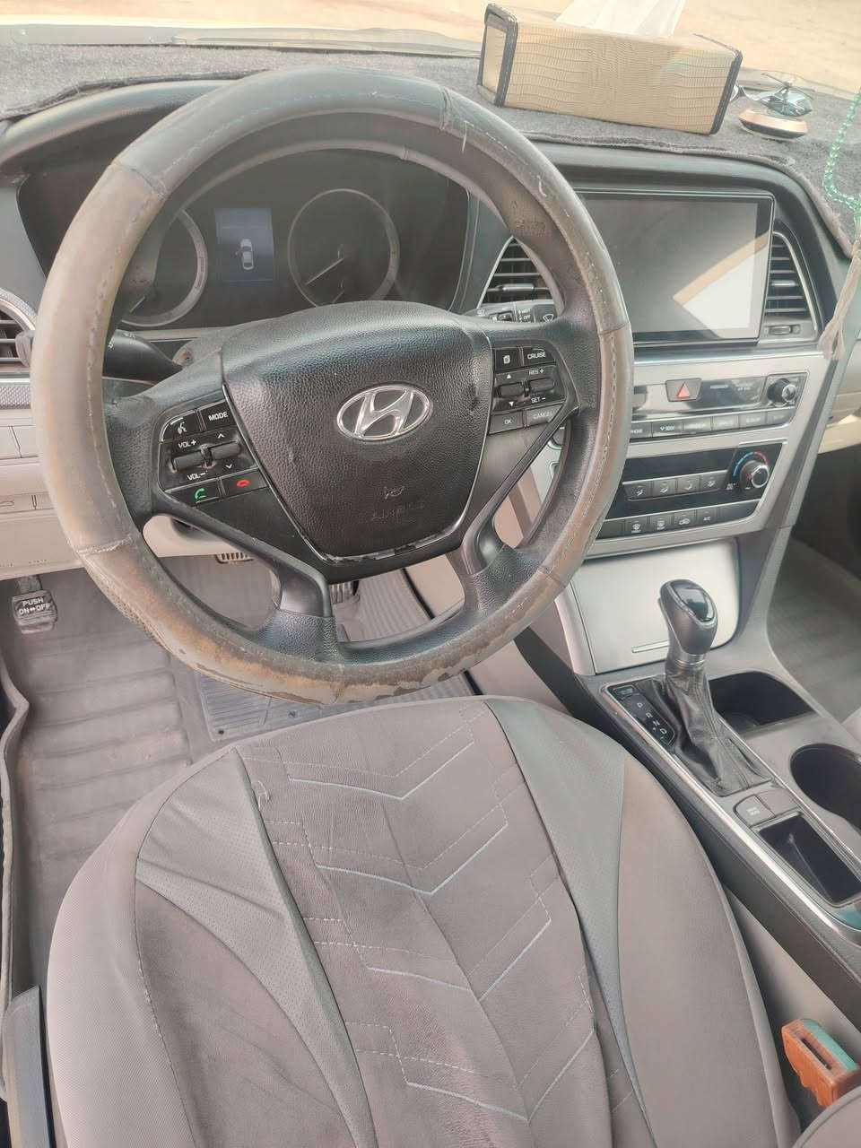سيارة سوناتا موديل 2016 امريكي محرك 2400 اللون ابيض المواصفات عادية السعر 100ورقة المكان حلة رقم الهاتف ***********
