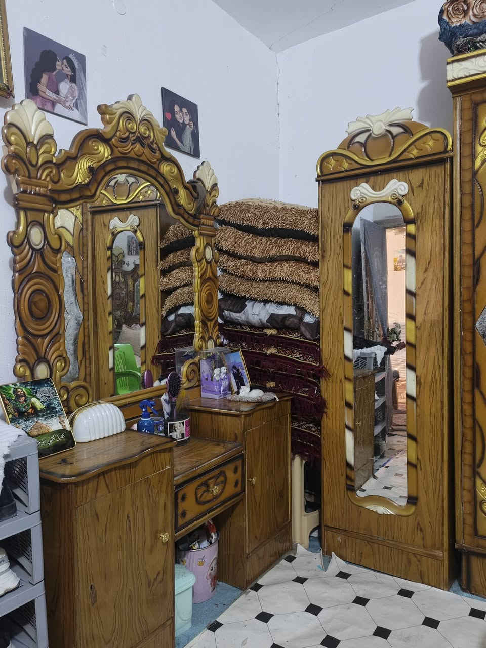 غرفة نوم للبيع 
نظافة الغرفة ممتازة وبحالة جيدة
للأستفسار 
***********
