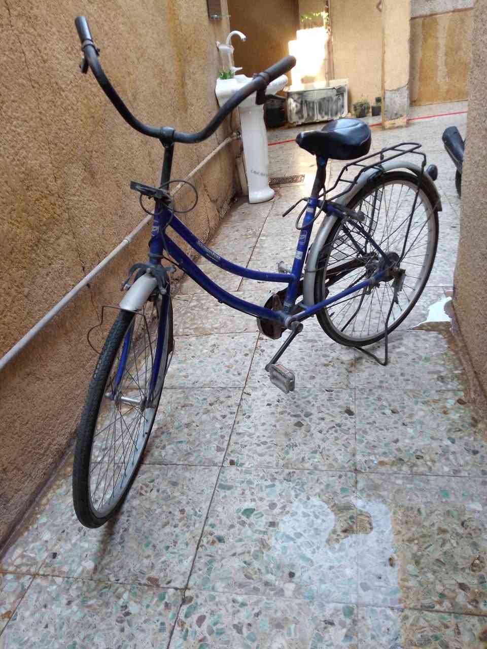 سلام عليكم بيسكل للبيع بناتي حجمه 26نضيف سعره 60وبي مجال العنوان خدمات مسقط شارع 11قرب شبكه وليد رقم/***********وتساب

