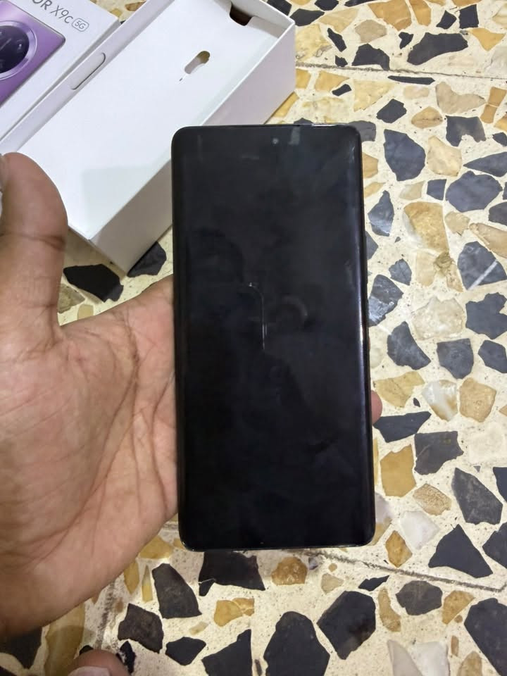 هونرx9c موبايل نضيف استخدام قليل غراضه كامله شخط واحد مابيه ذكره٢٥٦غراضه كامله موبايل السعر٣٥٠وبيه مجال قليل لشراي مكان كوفه ***********
