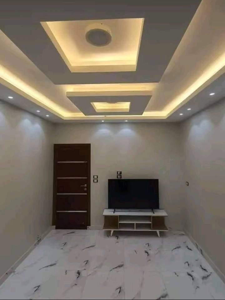 سلام عليكم 
عمل كافة انواع ديكورات وجبس وغيره كمثال الثنوي وتقليف الجدران كافه للستفسار ***********