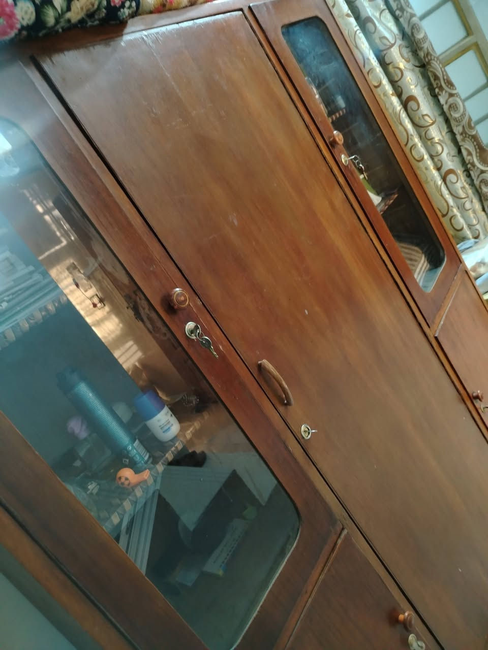 السلام عليكم بوفيه ترهم عرض ونضيده مال فراش كلش حلوه وجديده يرايدها ب60وبيها مجال
الشراي يتصل على هاي الارقام
وتساب فقط ***********
اتصال ***********@

