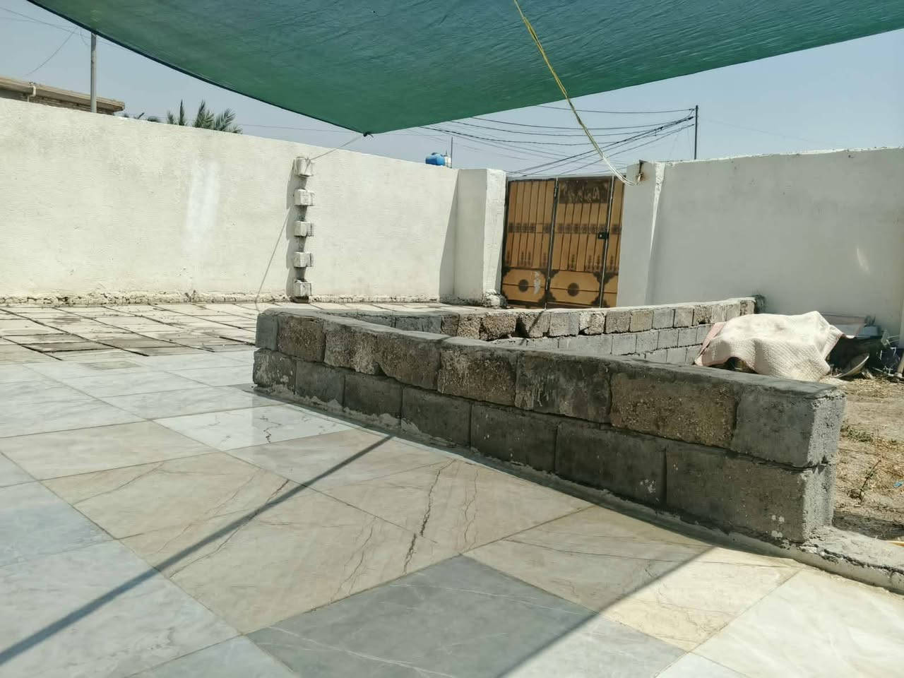 السلام عليكم دار للبيع بسكك مساحته ٢٠٠م يتكون غرفتين ومطبخ وصاله للشراء مراجعة مكتب الفردوس للعقارات او الاتصال عل الرقم ***********
***********
