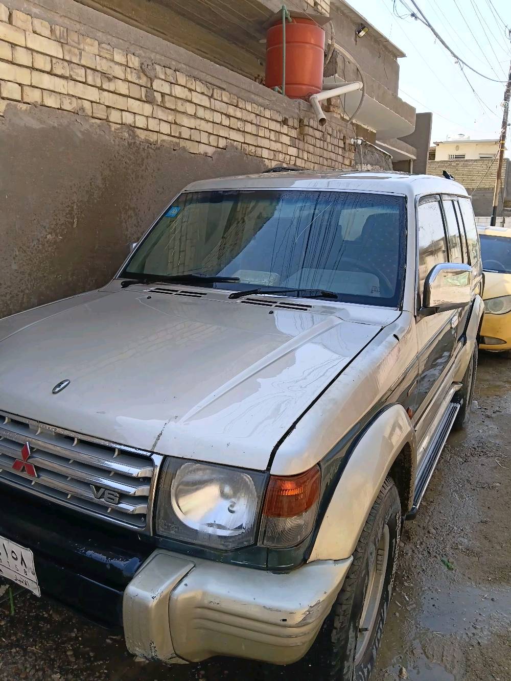 باجيورا  91 بلادية مكفولة  من الصبغ والضربة القوية تبريد فقط كبريسر تحتاج 
طخم تاير شواصي جدد فتحة بالقمارة شغالة بدون خياس مكينة اصلي گير عادي فور ويل  مراوس بمارسيدس رقمها كاليزي
الموديل بالضبط  باجيرو 91؟ يعني  
V3000   6

بغداد مدينة الصدر 

مكينة كير نشطة جديد  
بيها مجال اذا ماروس بمارسيدس بعد افضل 