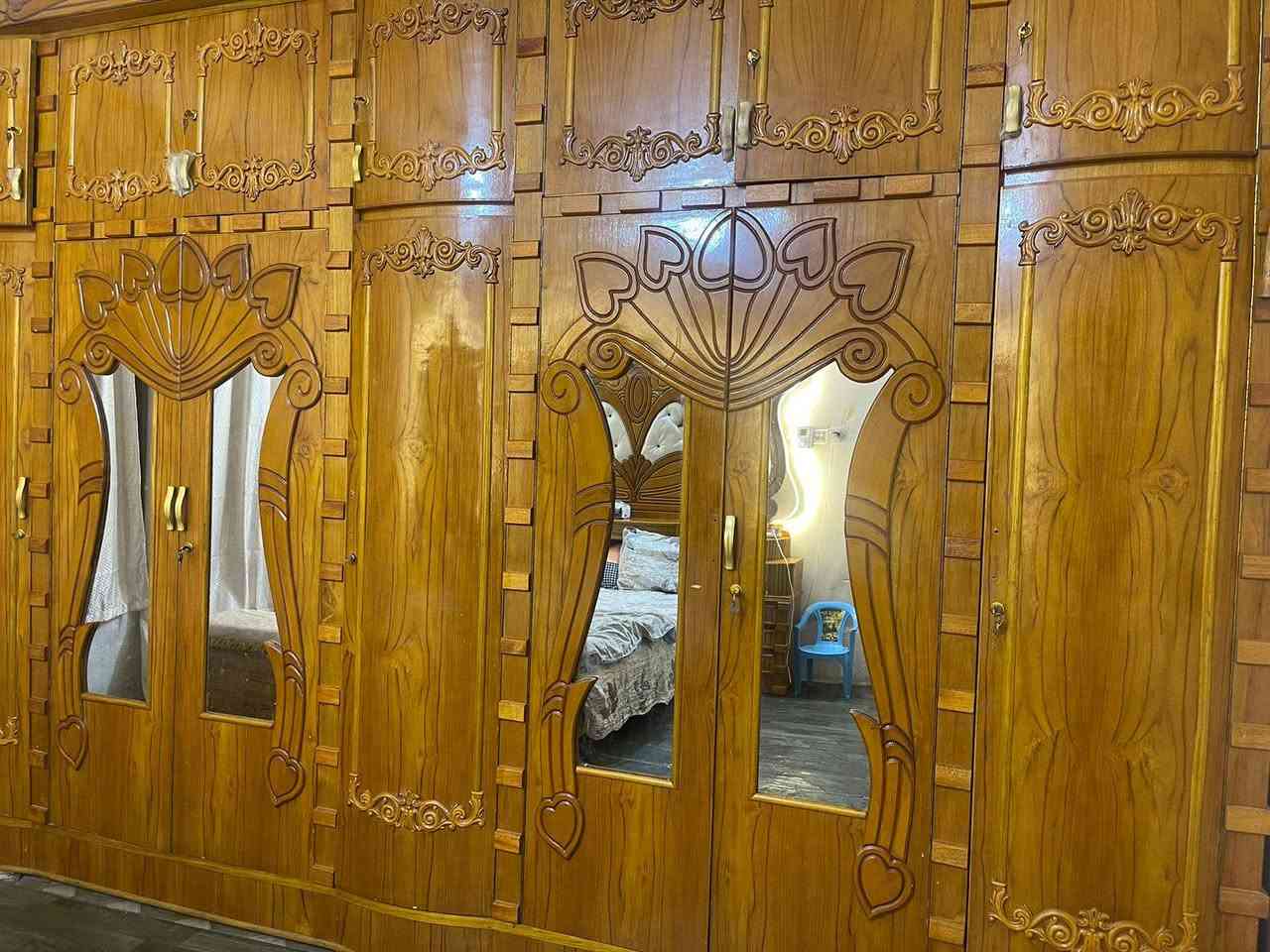 غرفة نوم اخشاب عراقي للبيع السعر ٩٠٠الف وبي مجال بسيط
رقم التليفون ***********

