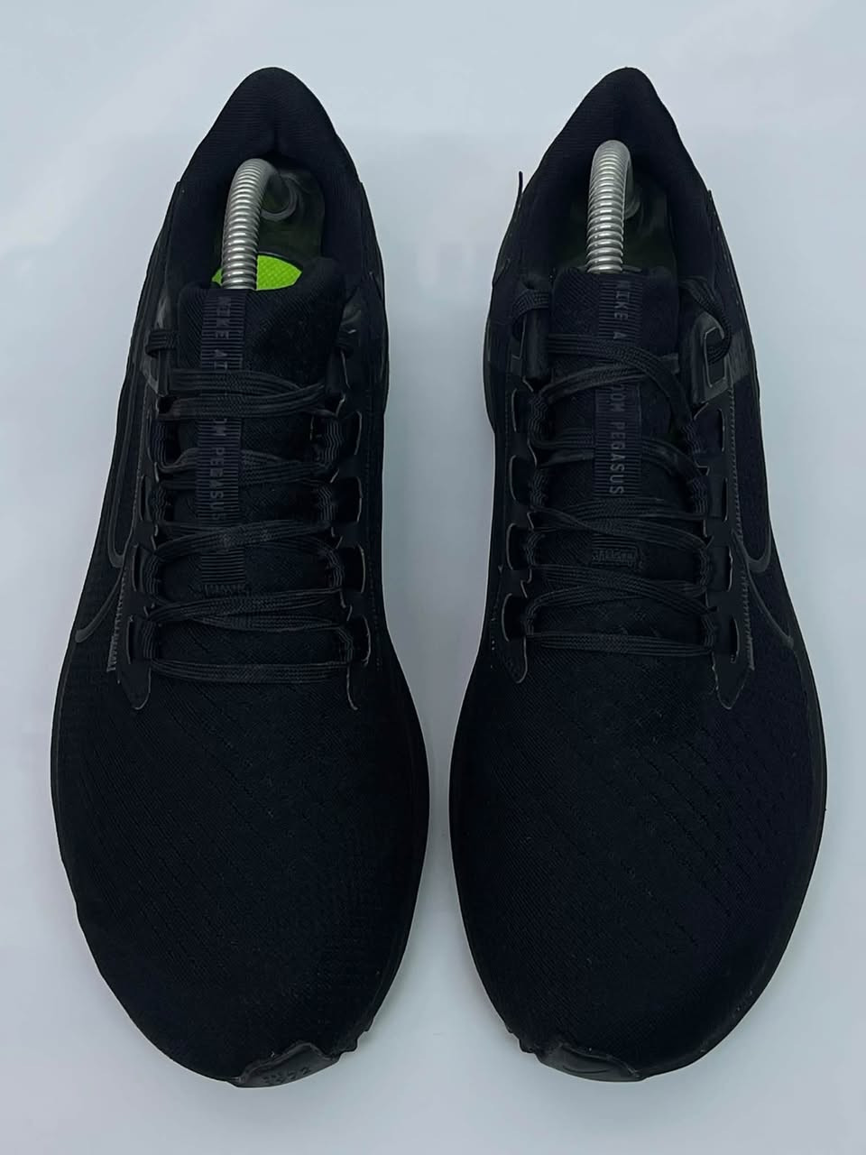 حذاء NIKE باله اورجينال نضافة 100‎%‎

قياس : 44
طول القدم : 28

MADE IN INDONESIA

———————————————-

يوجد توصيل 🚚 ( بغداد - محافظات العراق )

☎️رقم الهاتف : ***********

للحجز - دايركت

نص مكتوب في الصور:
- NIKE قياس : 44 طول القدم : 28