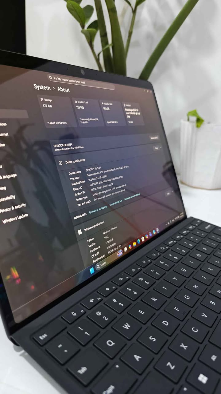 🌟 للبيع: أحدث جيل من سيرفس برو - Microsoft Surface Pro 11 (Copilot+ PC)

*اللون الاسود 
* المعالج: Qualcomm Snapdragon X Plus بـ 10 أنوية، مع وحدة NPU للذكاء الاصطناعي (أداء فائق وسرعة استجابة).
* الذاكرة (RAM): سعة 16GB LPDDR5x لأداء سلس في تعدد المهام.
* التخزين: 512GB SSD (فائق السرعة وقابل للإزالة/ال
تطوير).
* الشاشة: شاشة لمس PixelSense Flow مقاس 13 بوصة، دقة 2.8K (2880x1920)، بمعدل تحديث 120Hz لتجربة بصرية فائقة السلاسة.
* البطارية: عمر بطارية استثنائي يصل إلى 14-15 ساعة من الاستخدام المتواصل.
* الكاميرا: كاميرا أمامية بدقة 1440p (Quad HD) وكاميرا خلفية 10MP تدعم تصوير 4K.
* الاتصال: يدعم أحدث تقنيات Wi-Fi 7 ومنفذي USB-C (USB4).
* نظام التشغيل: Windows 11 Pro الأصلي.
* خاصية Face-ID 
* الحالة : نظيف جدا بدون بوكس
* البطارية 🔋: مشحون 2 مرات

السعر : 
1- الجهاز فقط 1،400،000
2- مع كيبورد اصلي 1،560،000
3- مع كيبورد و قلم اصليات 1،625،000

* ضمان اسبوعين

للتواصل والاستفسار: ***********

https://t.me/epic_store2
------------------------------
ملاحظة للمشتري: الجهاز مثالي للمهندسين، المبرمجين، والطلاب، خاصة مع سهولة فكه وتطوير قرص التخزين فيه. بغداد, العراق
