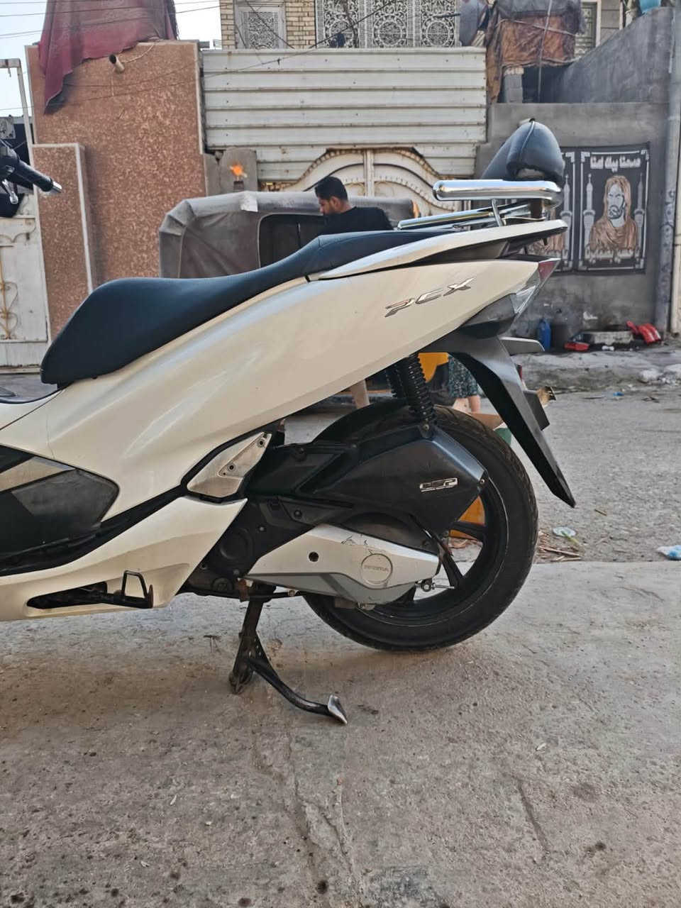 pcx جيل الثالث وارد كوري
مكينة 125 مكفوله  لامفتوحه ولا تنقيص ولا تبخير 
كفرات بلاديه 
كهربائيات شغاله حساس استاند حساس ازدحام 
لايت عالي ناصي دبل إشاره  
ماشيه 36الف حقيقي 
شلعه ومعدل تشگ الگاع 
الدراجه مكفوله اي نقص ما بيها 
بغداد مدينة الصدر 
السعر 13 وبيها مجال حگ الجيه 
***********
