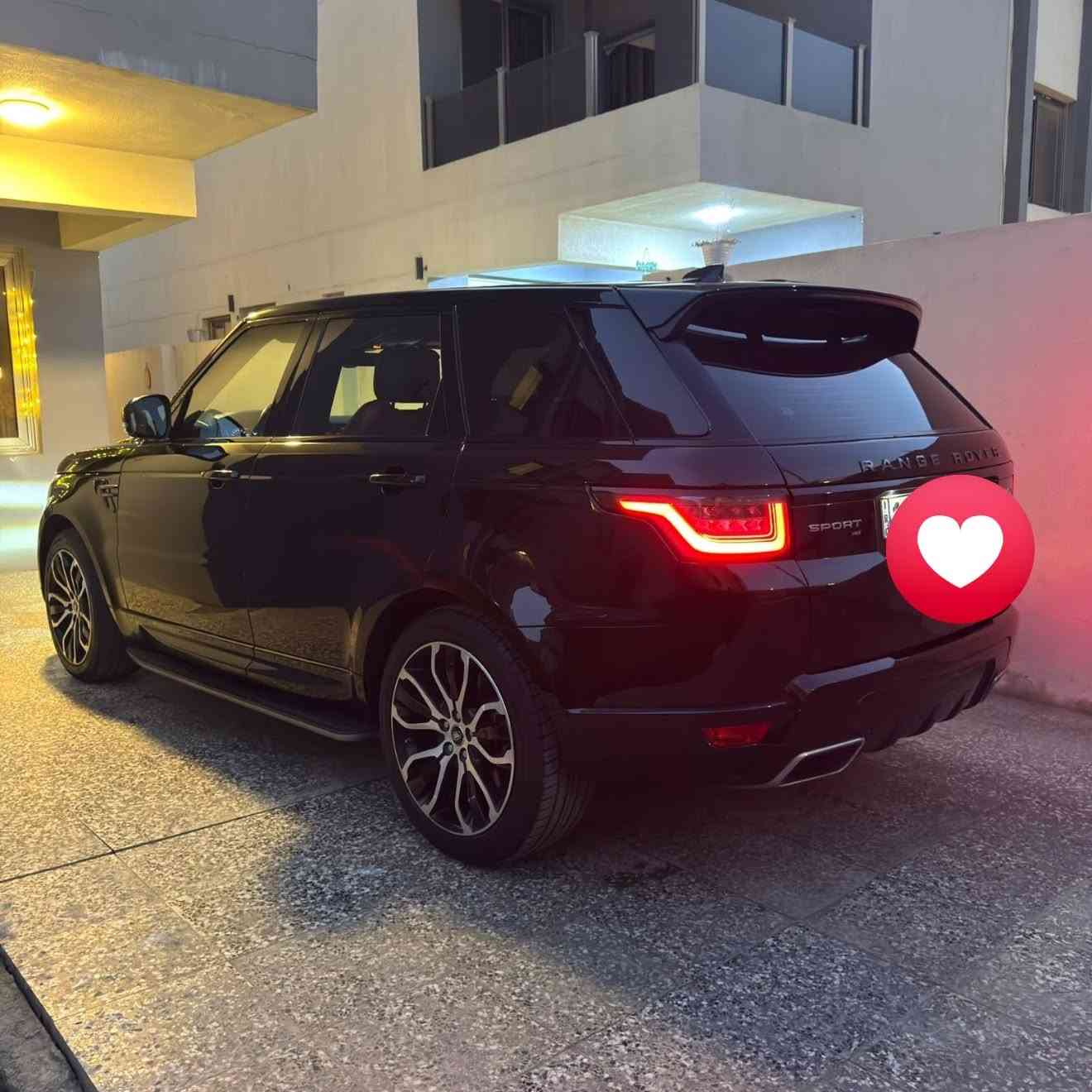 السلام عليكم للبيع فقط 
رانج سبورت hse 2020 
محرك 6 سلندر 
خليجي سردار مكفوله 
ماشيه 56 الفkm 
لون اسود السياره جديده بمعنى الكلمة 
رقم بغداد رقمها حلو بسيط تحويل مباشر 
السعر 43500$ بيها مجال 
العنوان . بغداد 
***********
