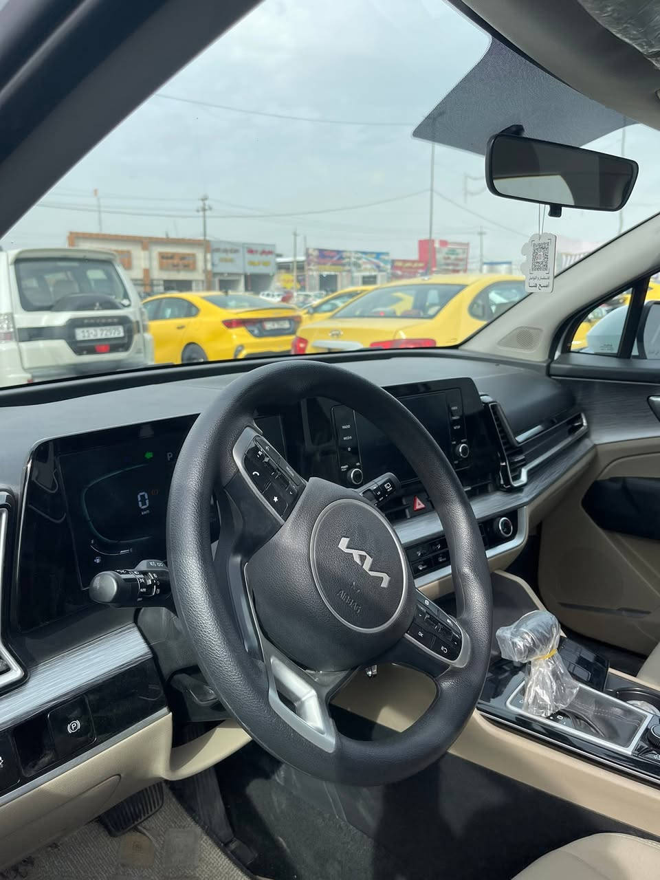 السلام وعليكم للبيع سيارة 🚗 كيا سبورتج موديل 2022 خليجي ماشية 83ألف بعده بالضمان تبديل الدهن بالشركة سيارة جديدة لوك سبير منازل سيارة حلوة جديدة السعر 195وبيها مجال المكان بغداد الرقم الهاتف فقط مكانين بارد ***********
