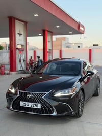لكزس es350 موديل 23 السيارة بدون صبغ ماشية 100 الف كيلو متر اربع تايرا...