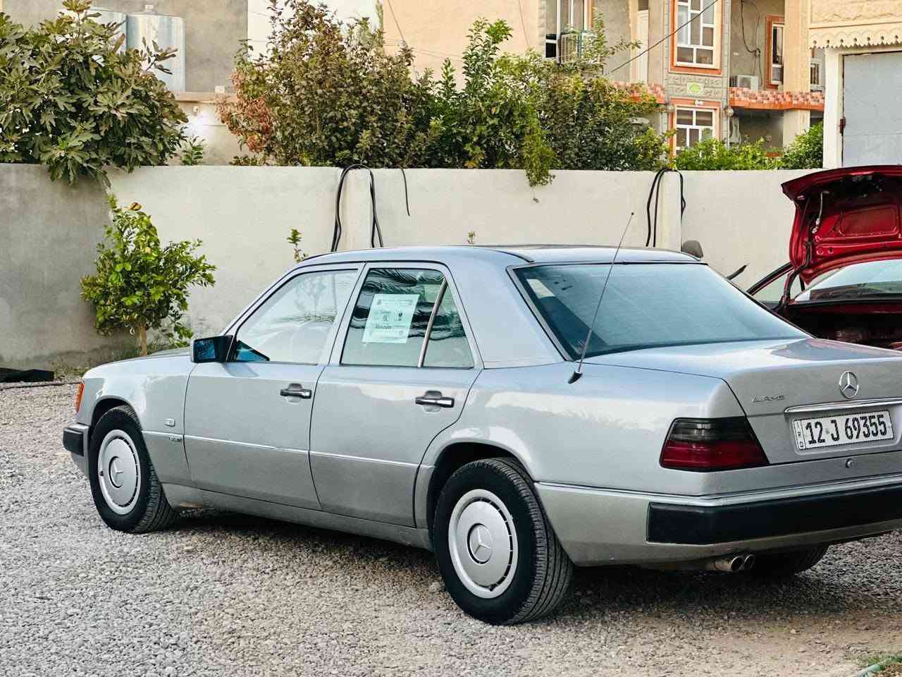 السلام عليكم
للبيع مرسيدس دب 300 
موديل:1987
محرك 2500
رقم نينوى دولي 
سنوية جديده _هزه جديده
4 جامات كهرباء 
تبريد ثلج 
بصمة+تشغيل عن بعد 
تخم تاير جديد 
صدر جديد 

سياره جاهزه محرك گير كهربائيات كله شرط 

السعر:55
العنوان: صلاح الدين_ الشرقاط 

***********
