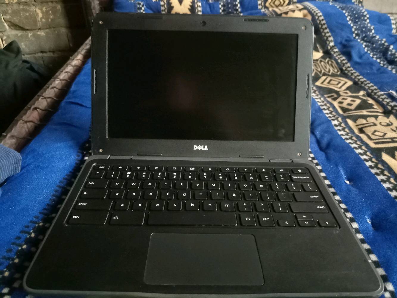 حاسبه chromeنضيفه فقط ما يها شحنه شخله 100 من 100