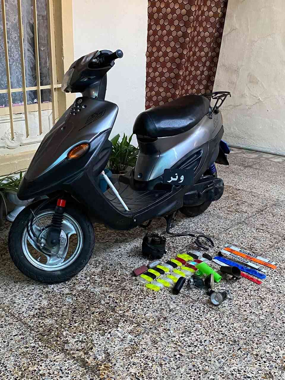 نحلة تسع زروف للبـيع 
نكره سلف بكل وقت 
دراجه خير من الله 
مفتوحه مره وحده 
كله شغال 
سلف وايرمنيه اشارة يمين يسـار 
دراجه جاهزه 
سعر 390 وبيها مجال كلش 
***********

