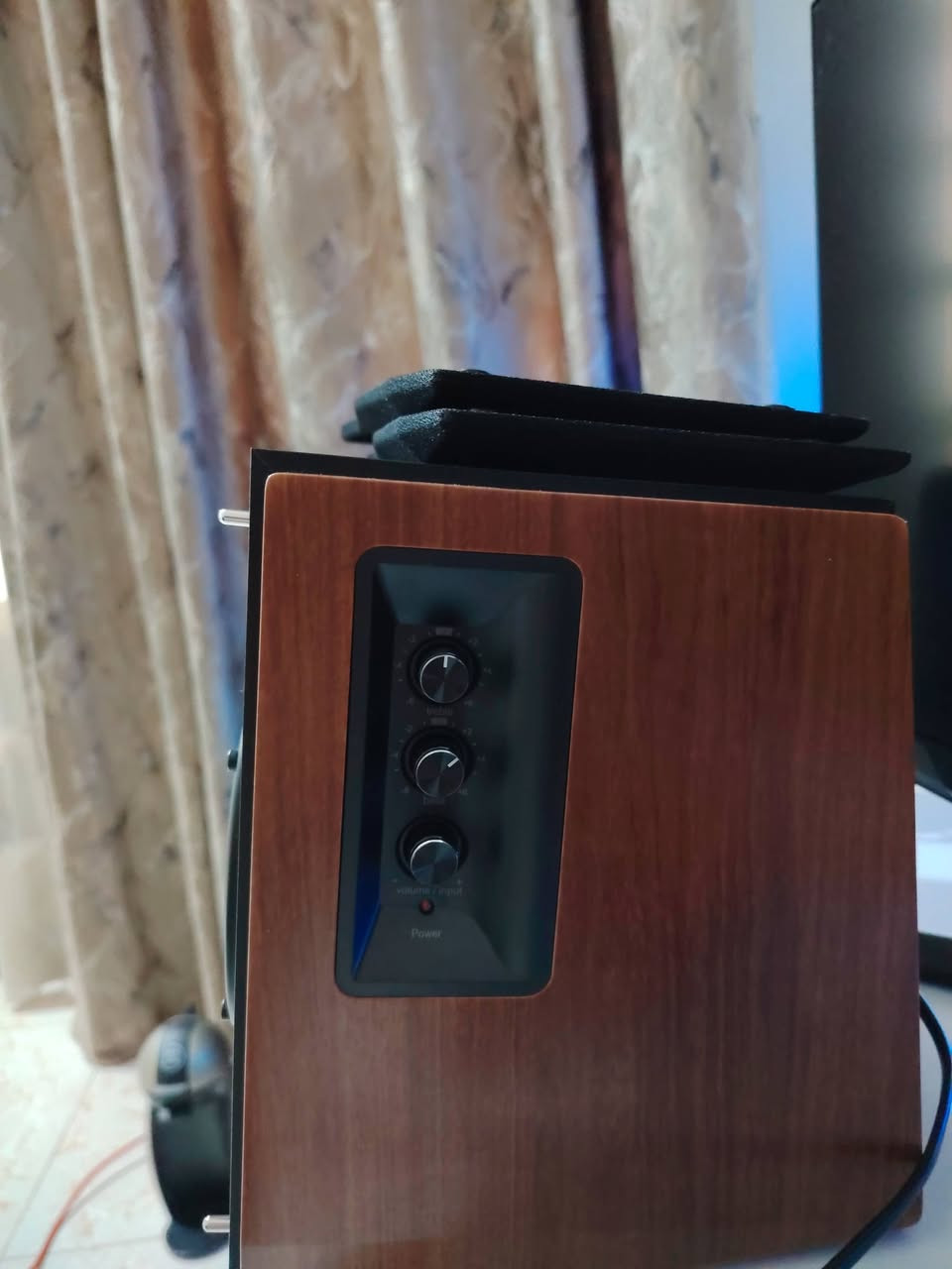 السلام عليكم ورحمة الله وبركاته
سماعات سبيكر اديفاير 
Edifier R1700BT
جديد غير مستخدم 
وياها كامل الملحقات مع ريموت
بسعر مناسب 
للتواصل خاص
