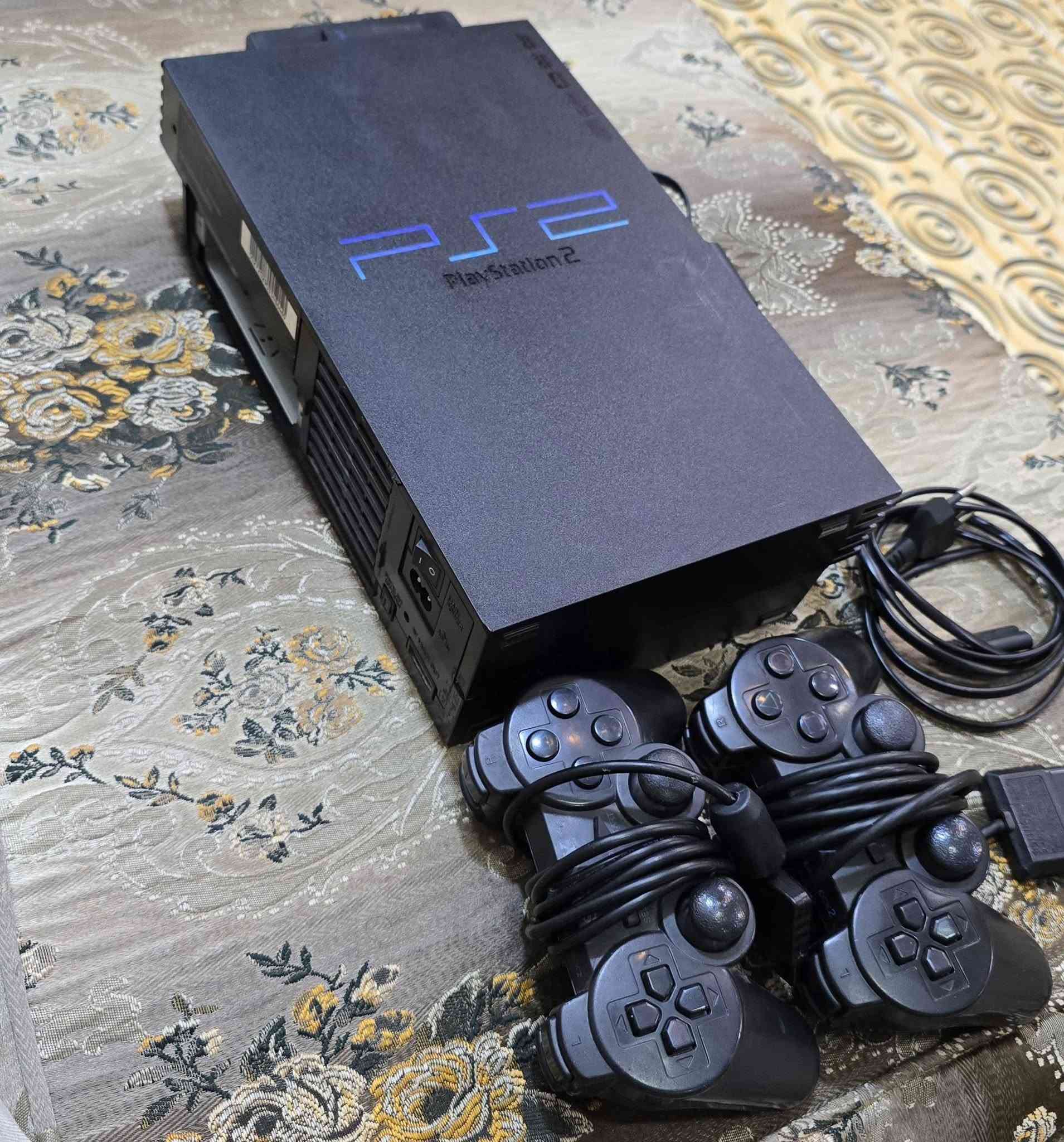 السلام عليكم بلي 2 ريجن ياباني كامل ملحقات مع هار 350GB بي اقوى العاب كراند مهكر بكل انواعة وبيس 20 واله الحرب بكل انواعة وبعد بي هواي لعبات قويه مكان ناصريه مركز ***********
