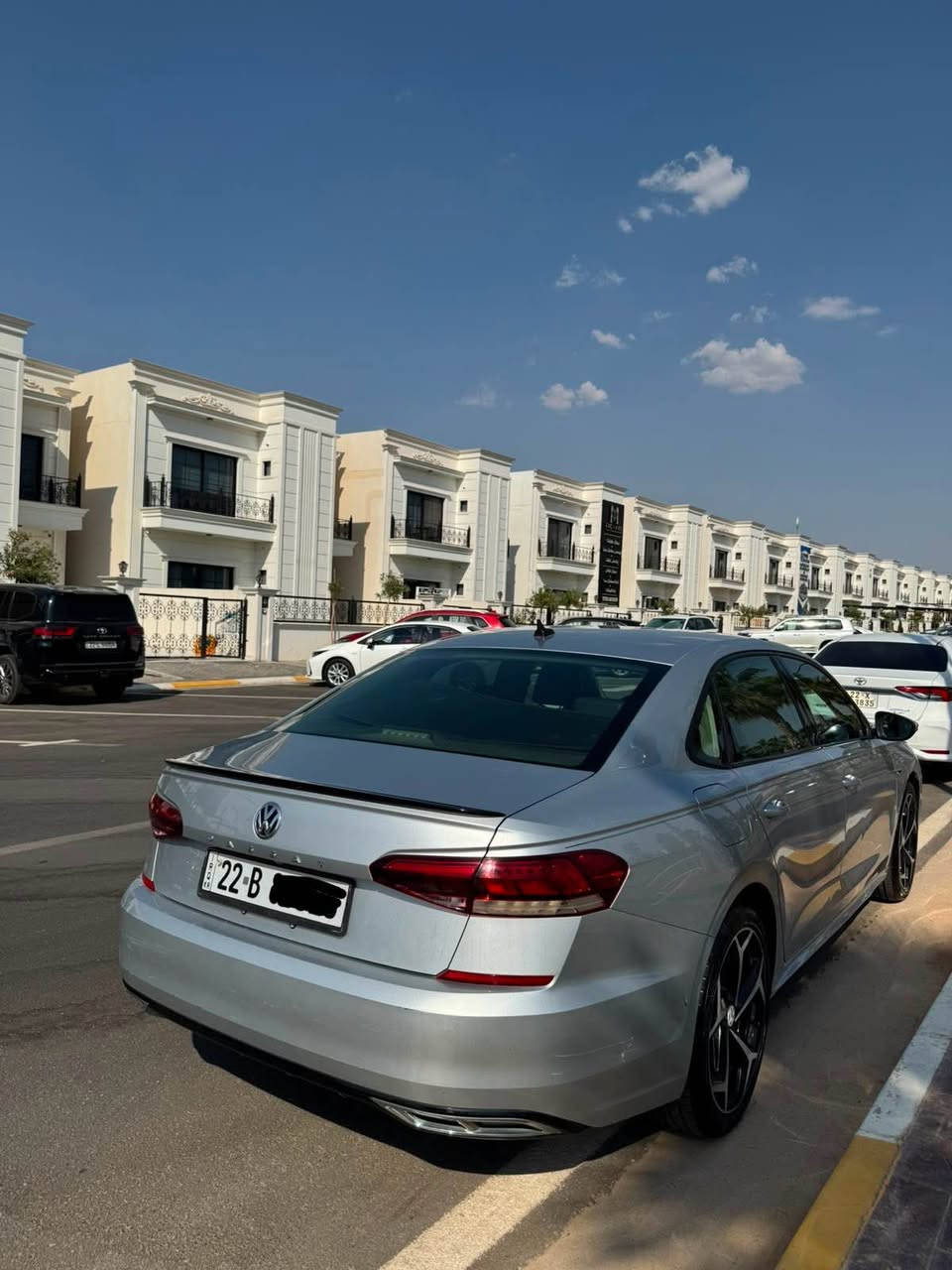 Passat R line 2020 بێ سبوغ 
سەیارەکە بێ سبوغە بێ لێدرانە بۆنیدی بیلادی گۆراوە تەنها سەیارەکە پشت و پێشی کەپسە بەردی گزۆز و رادار گێر و مەکینە و کارەبایاتی هەموو بە شەرتە سەیارەکە فولل فولل ماصفاتە سەیارەکە کوشین خەزنە کوشین جلدە تەبرید مەرکەزیە ٣ مۆدە دەبڵ گێرە سەیارەکە تحویل و غەرامەی بە شەرتە 
سحری ١٣٧ وەرەقە و مەجالێ کەم
***********
*********** أربيل, العراق
