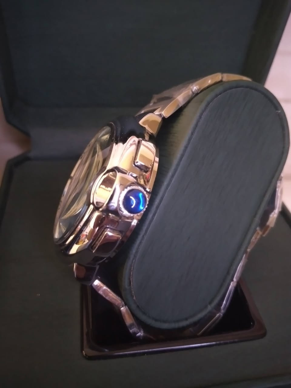⌚ ساعة Timekey الفاخرة للرجال (أوتوماتيك) ⌚
حركة أوتوماتيكية: تعمل تلقائياً مع حركة معصم اليد بدون الحاجة لبطارية.تصميم ميكانيكي مكشوف: هيكل داخلي (Skeleton) يتيح لك رؤية حركة التروس والماكينة بدقة مبهرة.عدادات متعددة الوظائف: تحتوي على عدادات فرعية لعرض الأيام، التواريخ، بالإضافة إلى مؤشر أطوار القمر (Moonphase) المميز [1.1.2، 1.1.10].جودة ومتانة: هيكل متين مطلي بعناية مع سوار فولاذي (ستانلس ستيل) قوي ومريح في المعصم.إضاءة ليلية: عقارب ومؤشرات مضيئة تتيح لك قراءة الوقت بسهولة في الأماكن المظلمة.

السعر 45 شامل التوصيل
للحجز ***********
