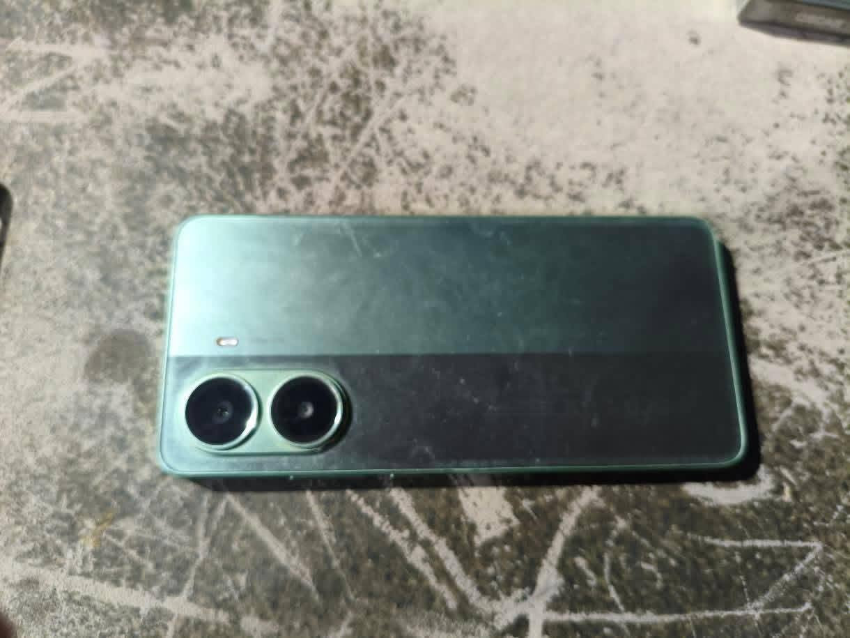 POCO X7 Pro
📱 الشاشة AMOLED CrystalRes
***********
. 
. شاشة 1.5K 120Hz + بطارية 6000mAh + شحن 90W. �
12GB + 512GB
المعالج: MediaTek Dimensity 8400-Ultra
فقط الشاشه بيه فطور وما مئثره ع لمس نهائياا 
السعر 250 وبي مجال بسيط
مع كامل ملحقات شاحنه كارتونه 
مو شراي لا تتدخلي
رقمي
